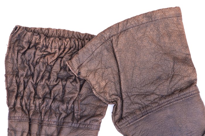 AMS042 Nice matched pair of Fallschirmjäger lined leather gauntlets — image 6