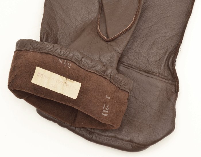 AMS04 Excellent matched pair of Fallschirmjäger unlined leather gauntlets — image 7