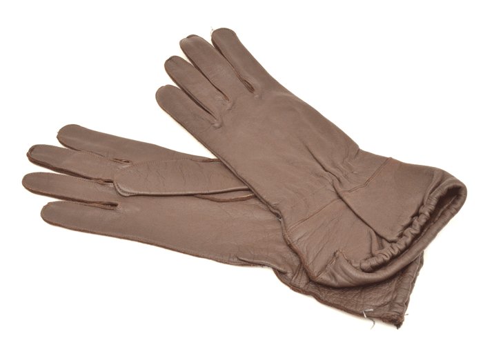 AMS04 Excellent matched pair of Fallschirmjäger unlined leather gauntlets — image 9