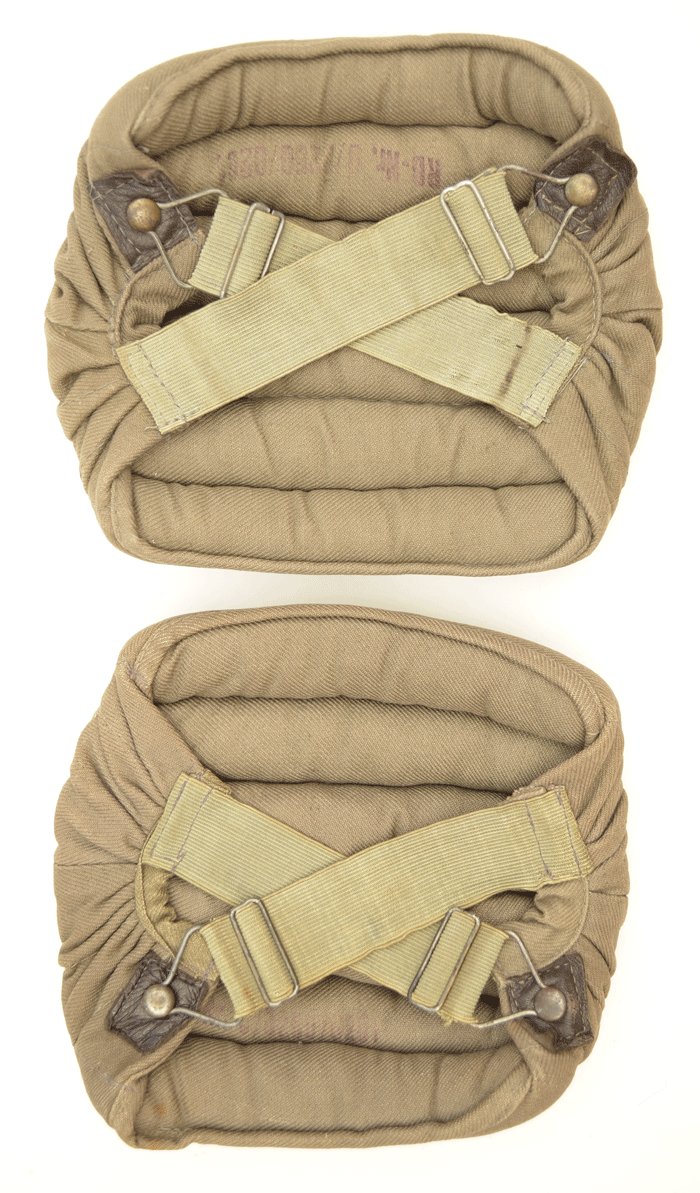 HGS3E Matched pair of Luftwaffe Fallschirmjäger kneepads — image 3