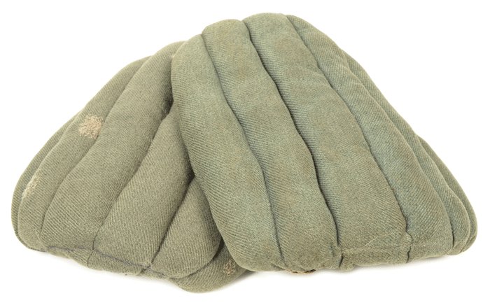 JHA02 Slightly mismatched pair of Luftwaffe Fallschirmjäger kneepads — image 2