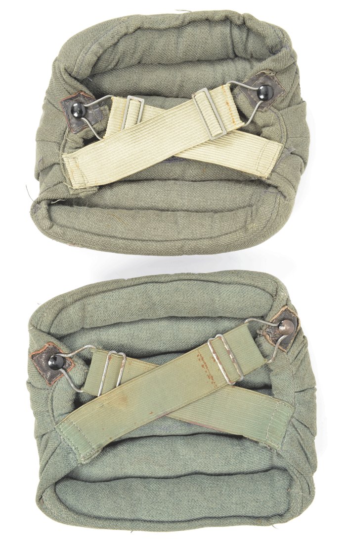 JHA02 Slightly mismatched pair of Luftwaffe Fallschirmjäger kneepads — image 4