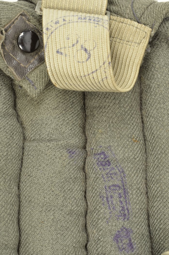 JHA02 Slightly mismatched pair of Luftwaffe Fallschirmjäger kneepads — image 5