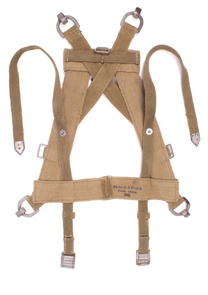 CSA2 Early Heer tropical assault pack A-frame with tropical battle bag — image 3