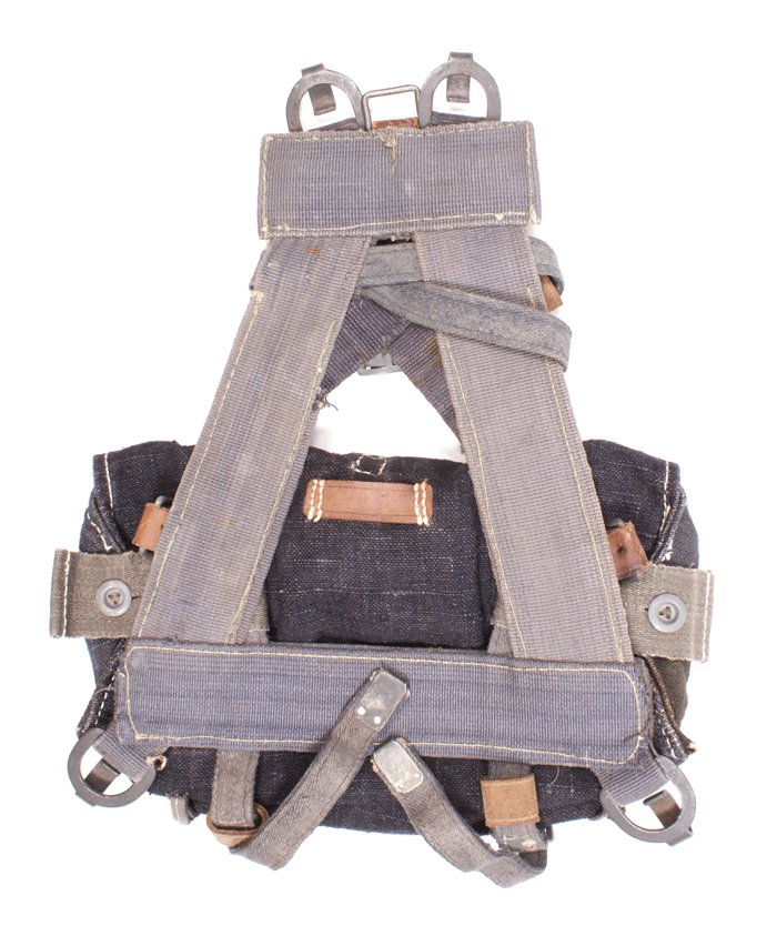 Luftwaffe assault pack A-frame with blue battle bag — image 3