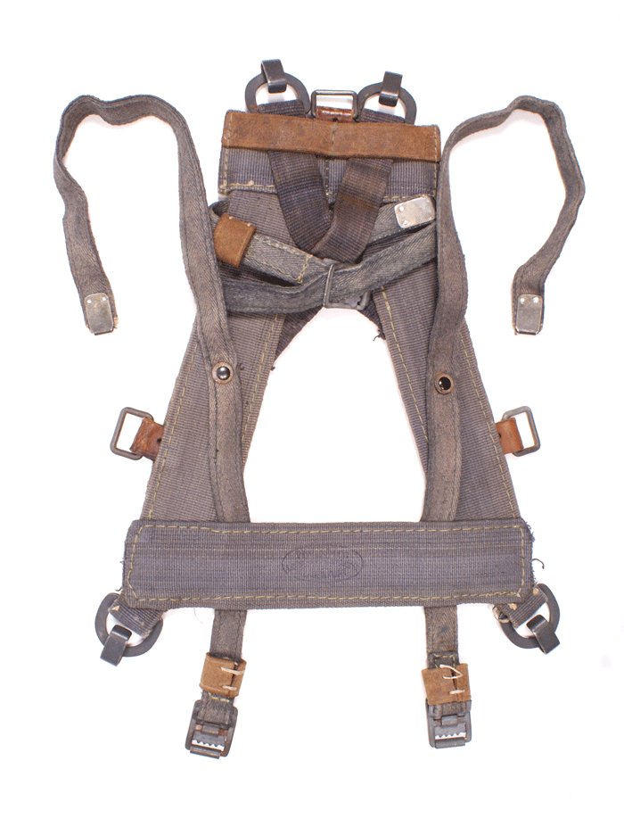 Luftwaffe assault pack A-frame with blue battle bag — image 4