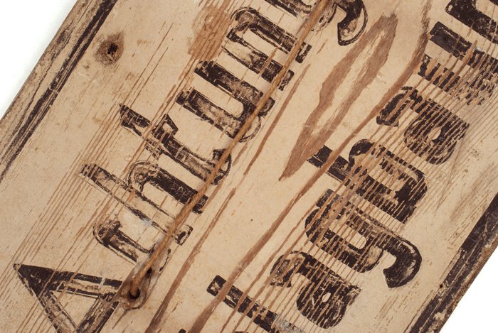 AR023 Wooden road barrier marking — image 3