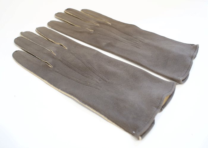 Mint pair of grey green deerskin gloves — image 2