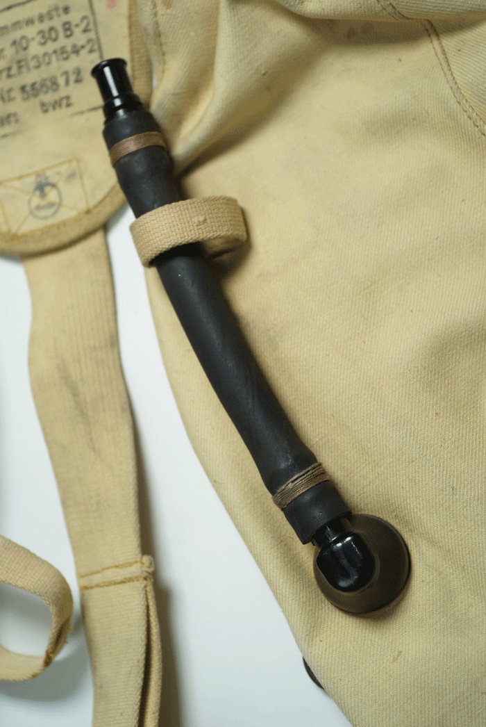 Luftwaffe fighter pilot's model 10-30 B-2 Schwimmweste — image 5