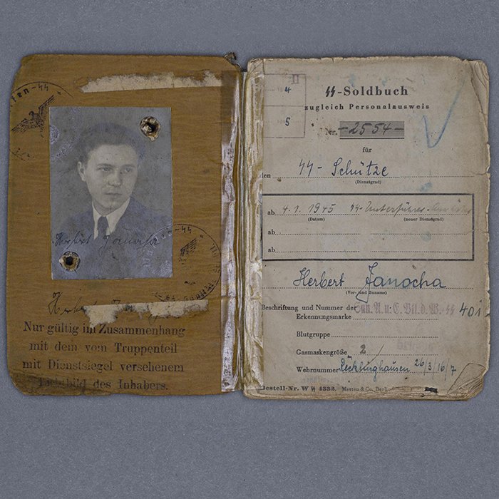 HUP76 Well used Waffen-SS LSSAH Soldbuch for a young Sanitäter — image 3