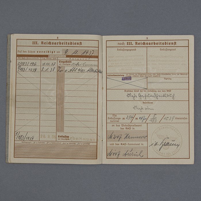 SH37 Set of Soldbuch and Wehrpass for a Heer Obergefreiter that saw action in France and Russia, surrendering with the 10. Panzer-Division in Afrika — image 22