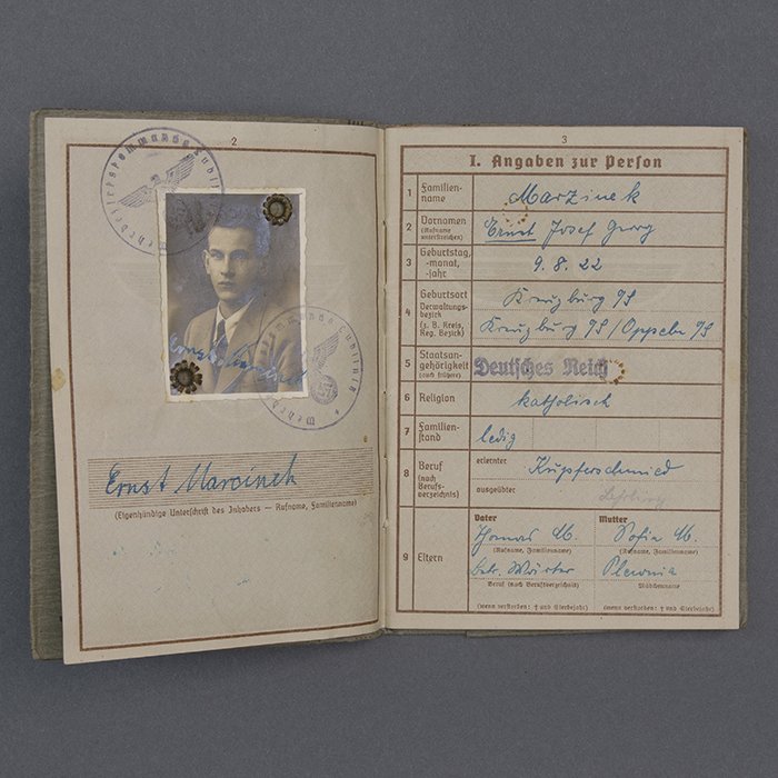 SH35 Wehrpass for a Kriegsmarine Maschinengefreiter lost on U-633 — image 4