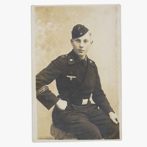 HUP16 Portrait of an EM in black wrap from Panzergrenadier …