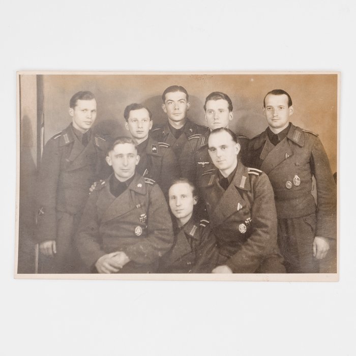 SPA12 Group photo of soldiers wearing Heer Panzerjäger wraps — image 2