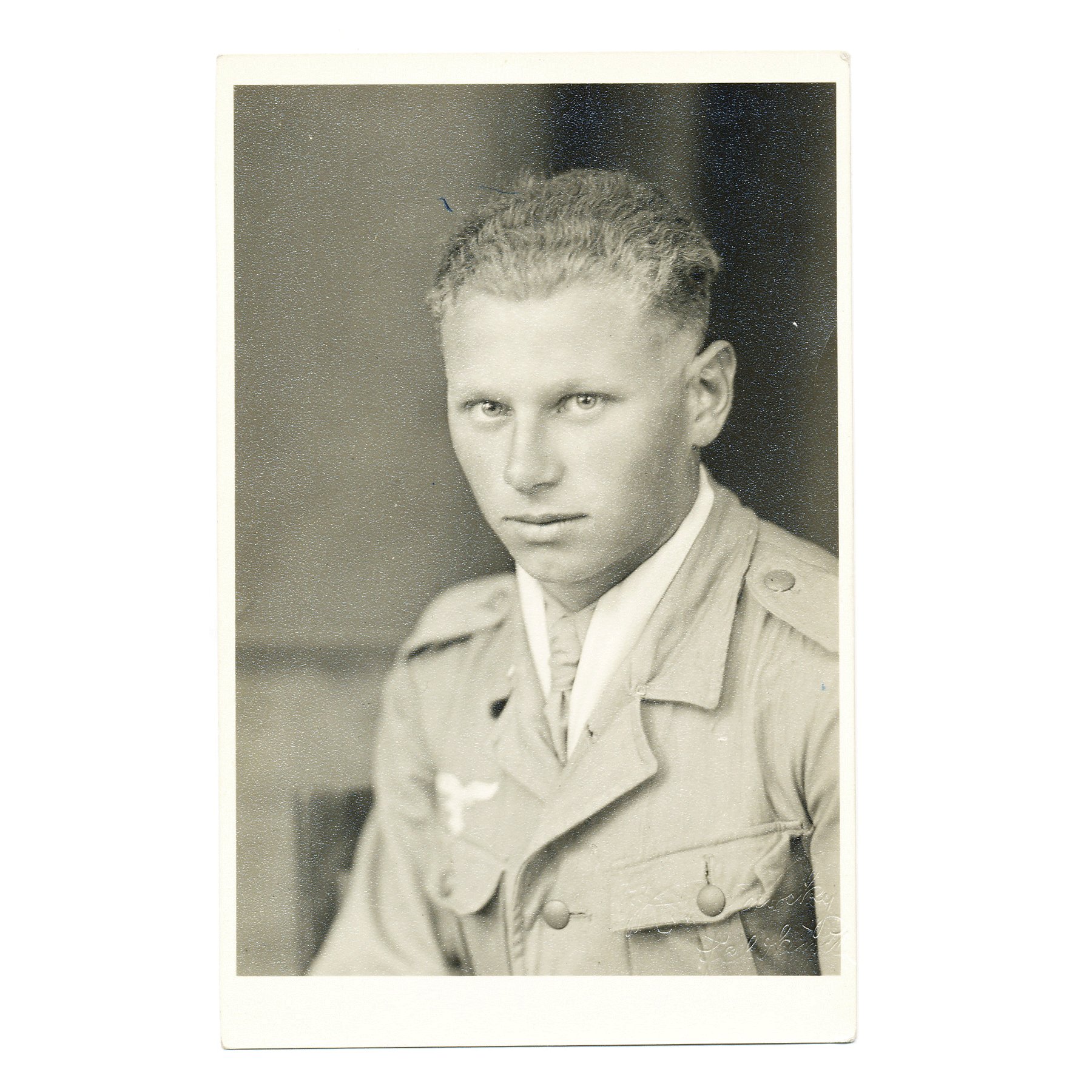 APS9 Portrait photo of Luftwaffe EM in tropical uniform — image 2