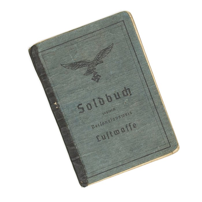 DMA17 Luftwaffe Soldbuch and associated papers for a Kanonier — image 2