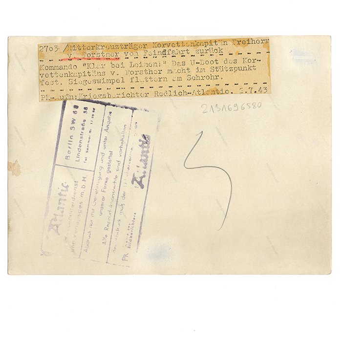 DG2702 Original press photo, RKT Korvettenkapitän von Forstner and crew returning from patrol — image 3