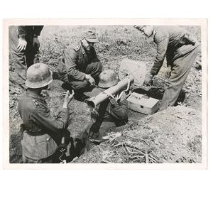 DG2705 Original press photo, Panzerfusiliere der Divsion Großdeutschland with Panzerschreck