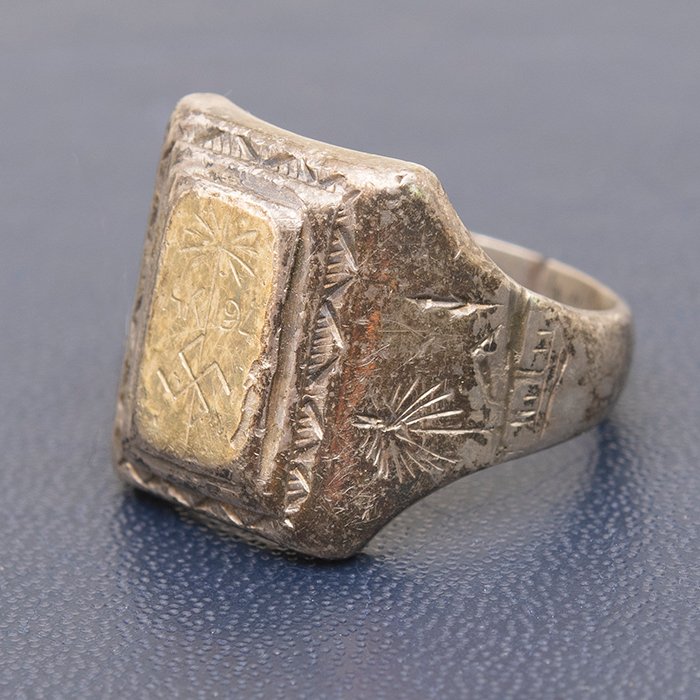 JDC5 Set of theatre made finger ring, photo album and maps pertaining to a Heer member of the DAK — image 10