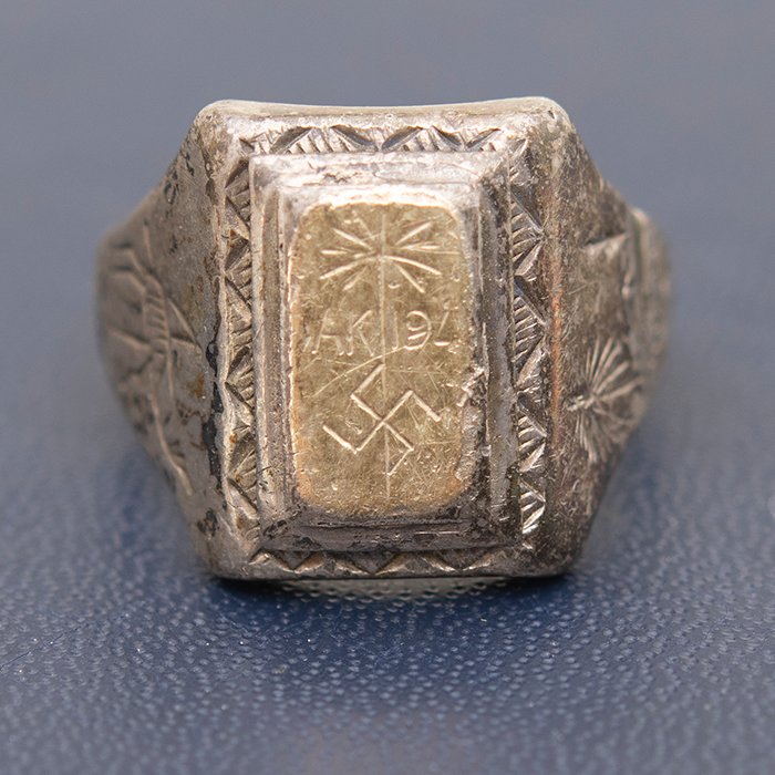 JDC5 Set of theatre made finger ring, photo album and maps pertaining to a Heer member of the DAK — image 11