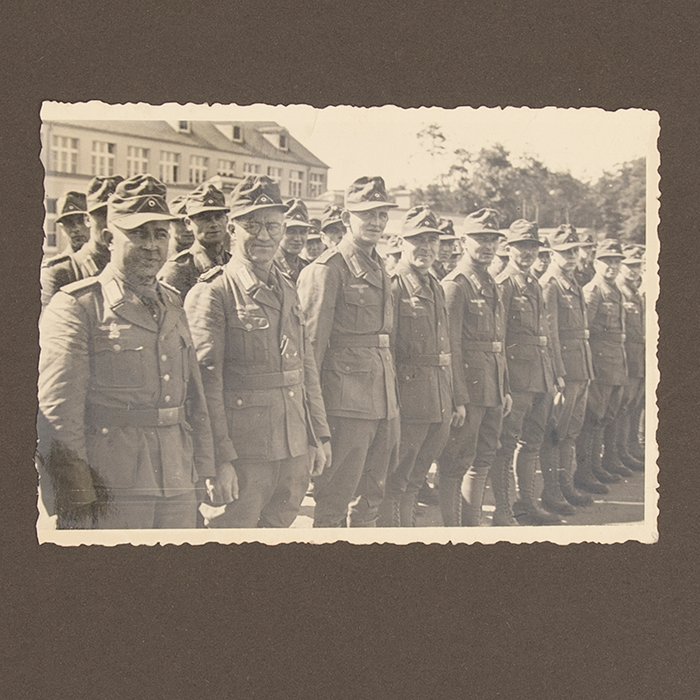 JDC5 Set of theatre made finger ring, photo album and maps pertaining to a Heer member of the DAK — image 14