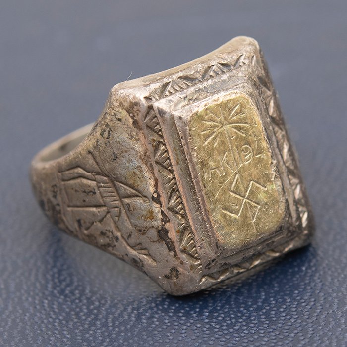 JDC5 Set of theatre made finger ring, photo album and maps pertaining to a Heer member of the DAK — image 5