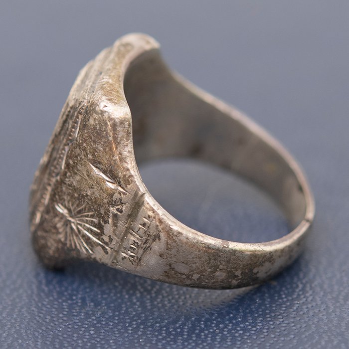 JDC5 Set of theatre made finger ring, photo album and maps pertaining to a Heer member of the DAK — image 6