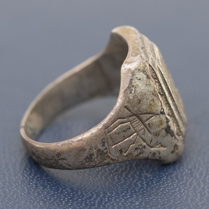 JDC5 Set of theatre made finger ring, photo album and maps pertaining to a Heer member of the DAK — image 8