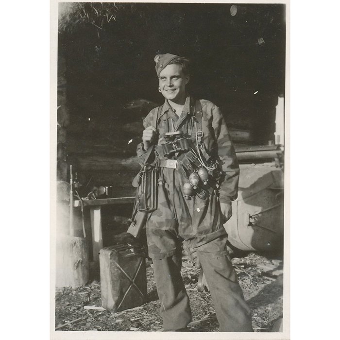 AHJ81 Mini Luftwaffe Fallschirmjäger pocket photo album — image 10