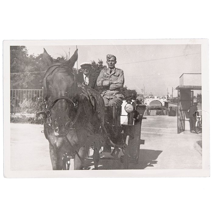 AHJ72 Set of eleven original photos depicting a Luftwaffe Kriegsberichter in North Africa — image 12