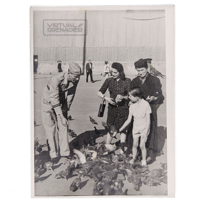 AHJ72 Set of eleven original photos depicting a Luftwaffe Kriegsberichter in North Africa — image 6