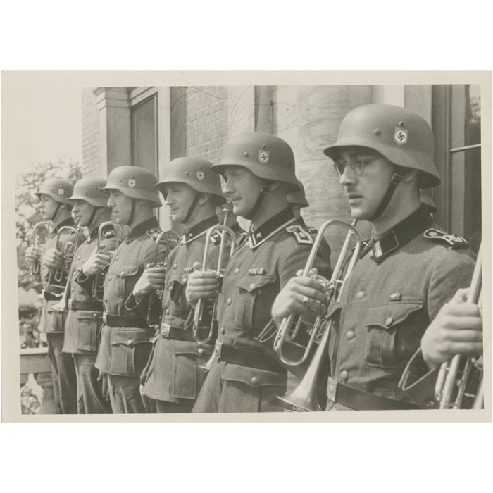 RAR20 Original Heinrich Hoffmann press photo of members of LAH Musikkorps — image 2