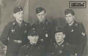 PPS05 Group photo of five Heer Panzermänner wearing black wraps