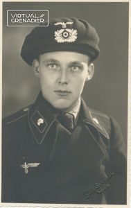 PPS04 Sharp photo of Heer Panzer EM wearing second type …