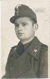 PPS03 Portrait photo of Heer EM wearing field grey wrap …