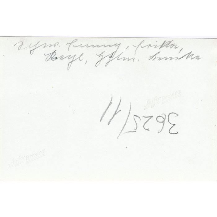 XMA28 Set of three photos of Heer and Kriegsmarine officers with nurses — image 3