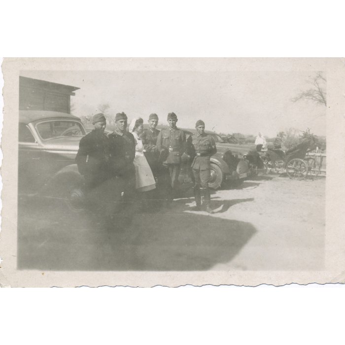 XMA23 Private photo of Heer EMs and NCOs with nurse — image 2