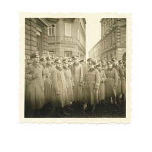 XMA18 Small photo of Heer officers and NCOs in overcoats …