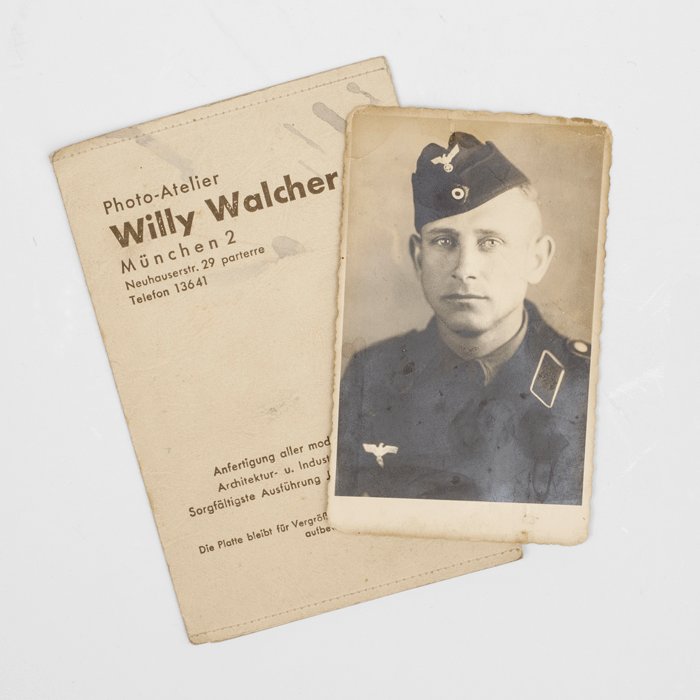 XMA20 Portrait photo with sleeve of Heer EM wearing black Panzer wrap — image 2