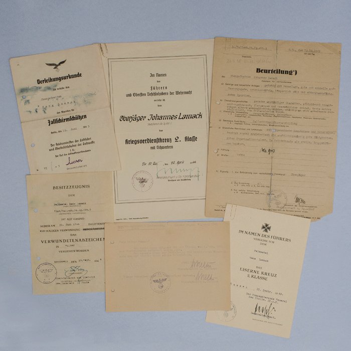 DAM5 Group of four award documents, Fallschirmschützenschein, KVK2, Silver Wound Badge, EKII and other papers for a member of Fallsch.Pz.Jg.Abt. 3 — image 2