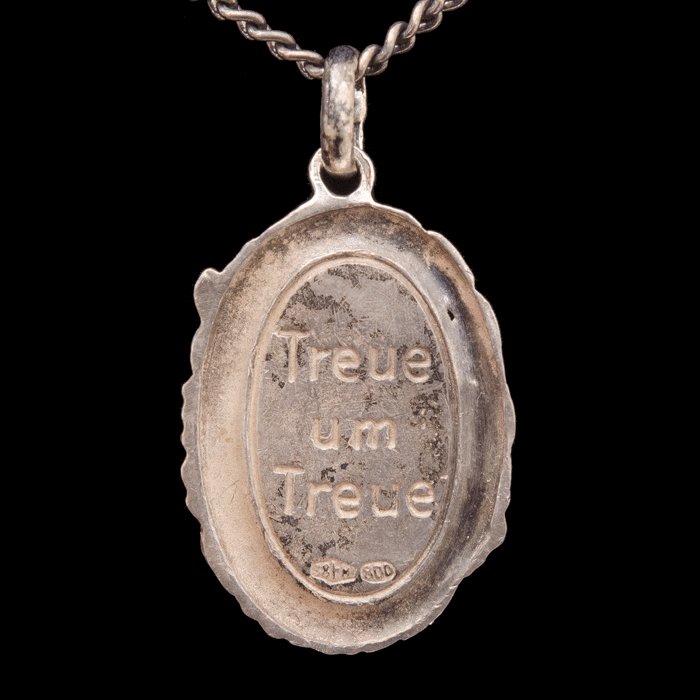 MAA42 Interesting group including FJ-Treukette to a senior Luftwaffe Fallschirmjäger NCO — image 14