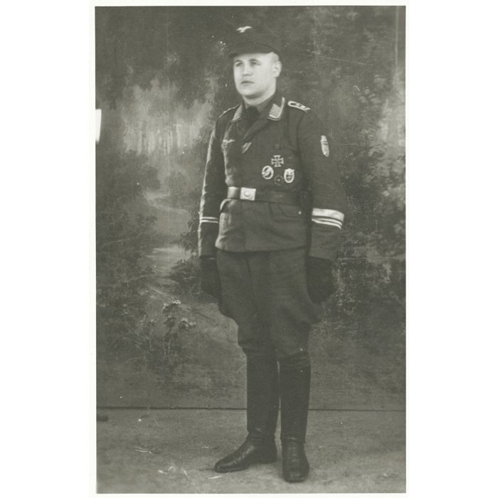 MAA42 Interesting group including FJ-Treukette to a senior Luftwaffe Fallschirmjäger NCO — image 15