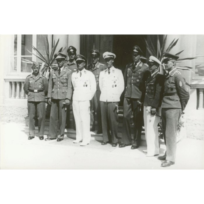 MAA42 Interesting group including FJ-Treukette to a senior Luftwaffe Fallschirmjäger NCO — image 16