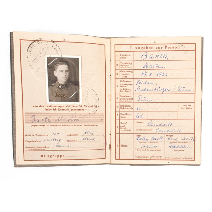 SJA57 Wehrpass with uniform photo for member of Waffen-SS Panzer Grenadier Regiment Norge — image 4