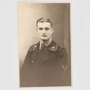 SPA14 Fine portrait photo of a Heer Panzerpionier Gefreiter in …