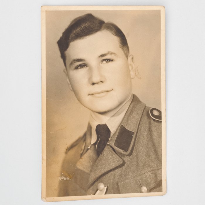 WAC12 Photo postcard of Waffen-SS Mann — image 2