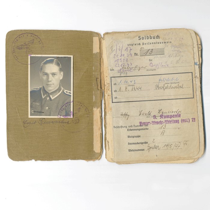 TAP3 Large set including Soldbuch, award documents, original front photos and battle damaged Erkennungsmarke for Heer Panzerjäger Oberfeldwebel — image 6