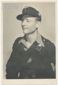 PPS016 Larger photo of Heer Gefreiter wearing black wrap with …