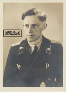 PPS06 Larger format photo of a Luftwaffe HG Oberleutnant wearing …