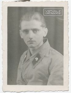 Photos of two young Heer soldiers wearing mouse grey wraps